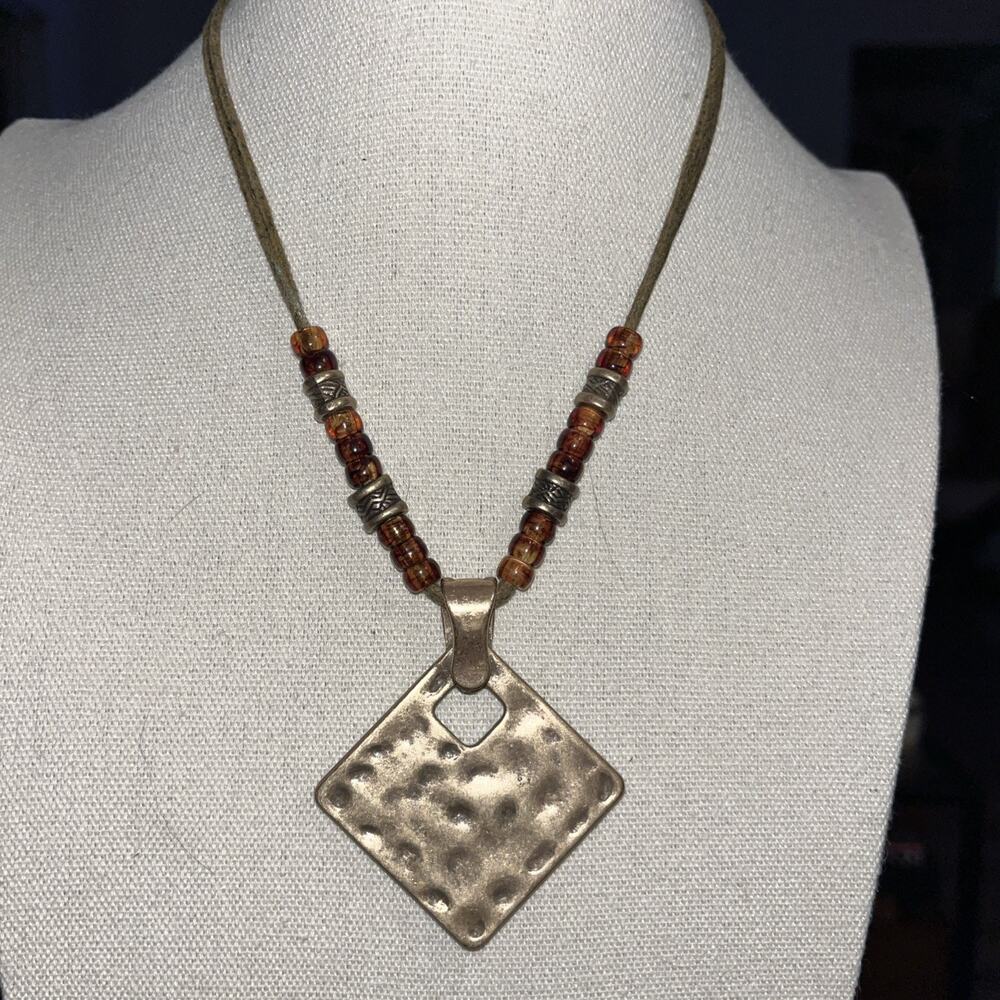 Premier Designs Brass Tone Hammered Pendant Beaded Cord Necklace Amber 18" (B2)